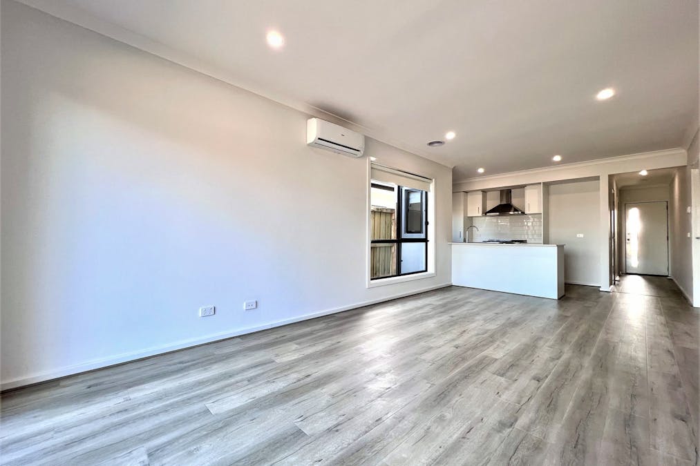 66 Palmdale Crescent, Mambourin, VIC, 3024 - Image 2