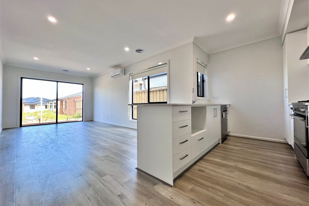 66 Palmdale Crescent, Mambourin, VIC, 3024 - Image 3