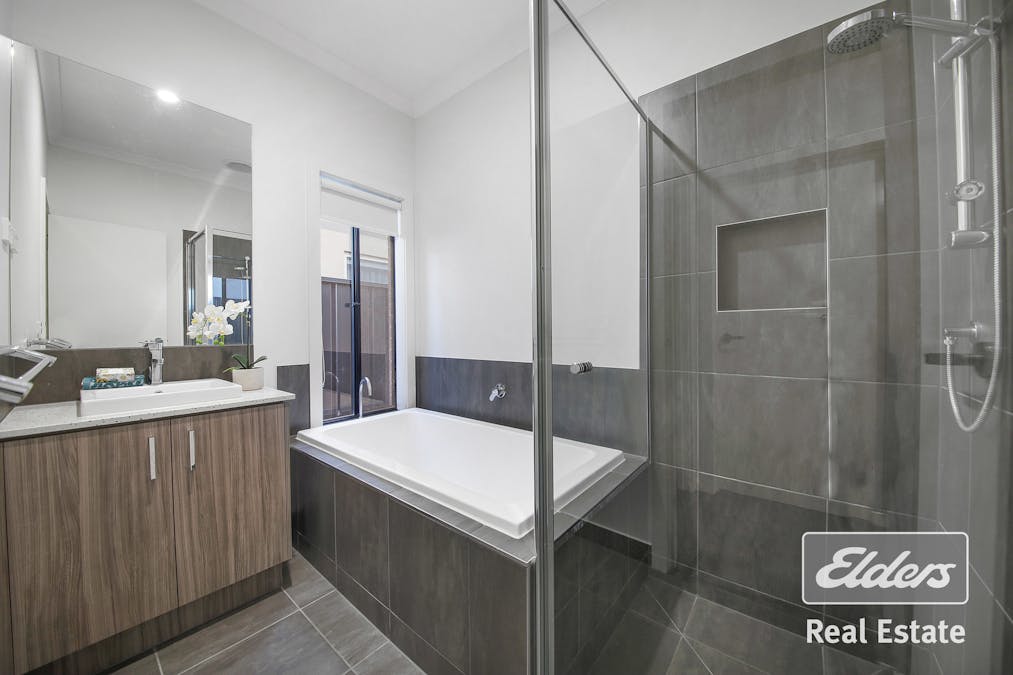 13 Trickett Drive, Truganina, VIC, 3029 - Image 6
