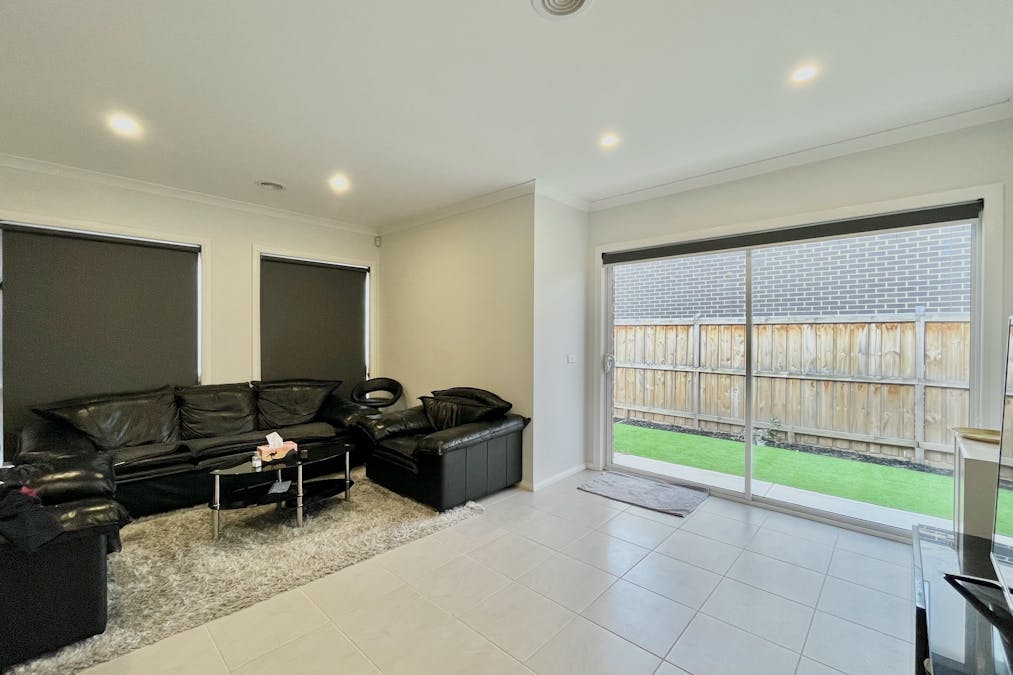 8 Codrington Road, Truganina, VIC, 3029 - Image 3