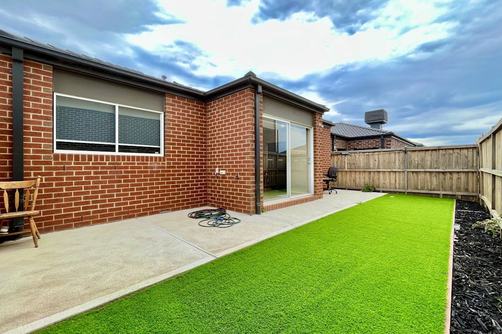 8 Codrington Road, Truganina, VIC, 3029 - Image 11
