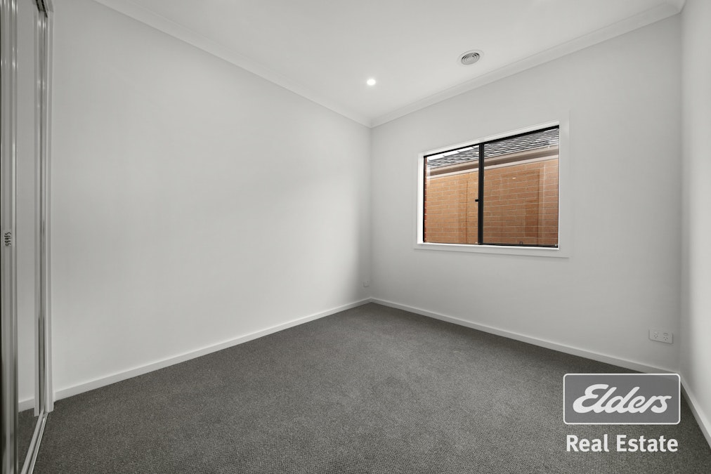38 Woolspinner Crescent, Wyndham Vale, VIC, 3024 - Image 10