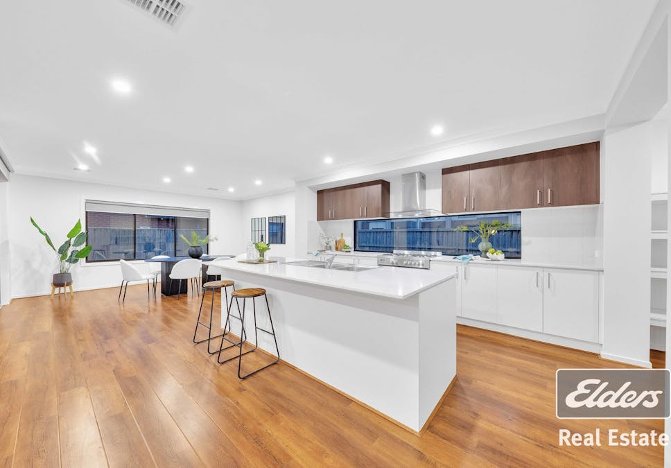 12 Allunga Way, Werribee, VIC, 3030 - Image 11