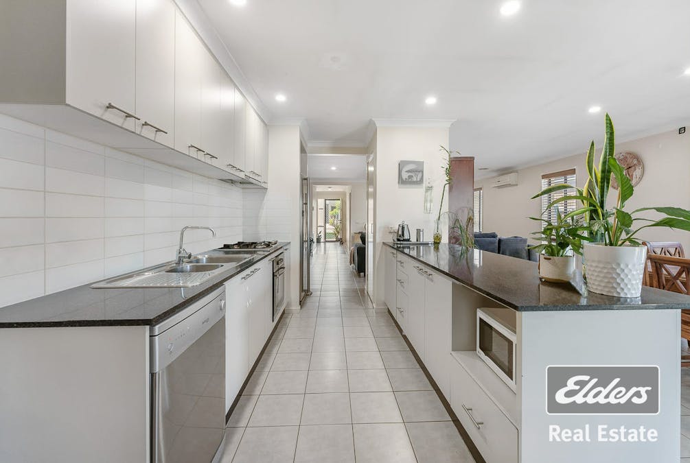 31 Laurence Way, Tarneit, VIC, 3029 - Image 4