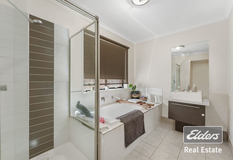31 Laurence Way, Tarneit, VIC, 3029 - Image 11
