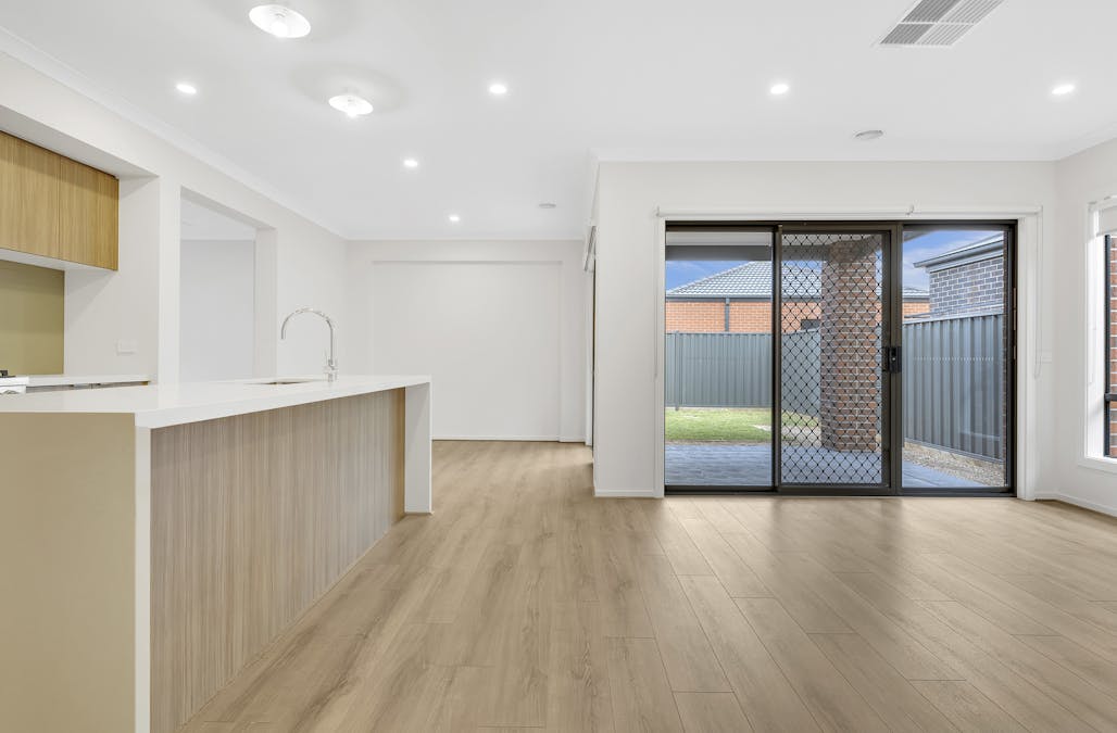 82 Eaglemont Drive, Strathtulloh, VIC, 3338 - Image 5