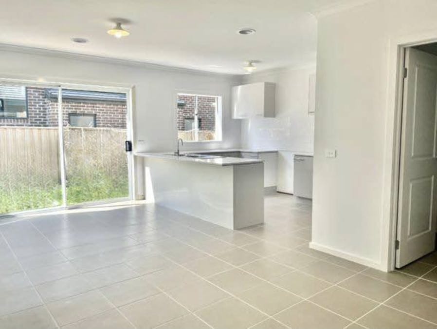 30 Woolspinner Crescent Crescent, Wyndham Vale, VIC, 3024 - Image 3
