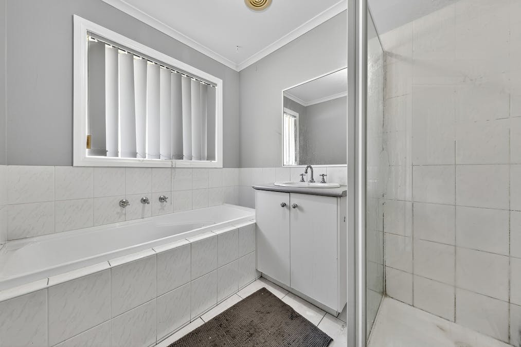 17 Broadhurst Way, Caroline Springs, VIC, 3023 - Image 8