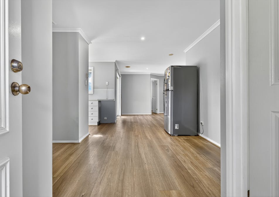 17 Broadhurst Way, Caroline Springs, VIC, 3023 - Image 5