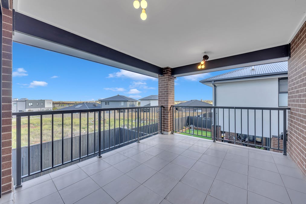 33 Haflinger Avenue, Werribee, VIC, 3030 - Image 9