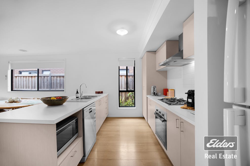 9 Landon Street, Thornhill Park, VIC, 3335 - Image 5