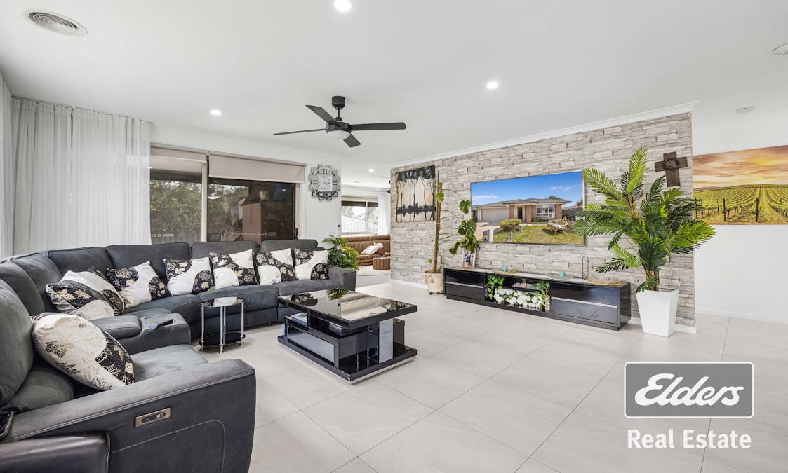 27 Willandra Boulevard, Harkness, VIC, 3337 - Image 4