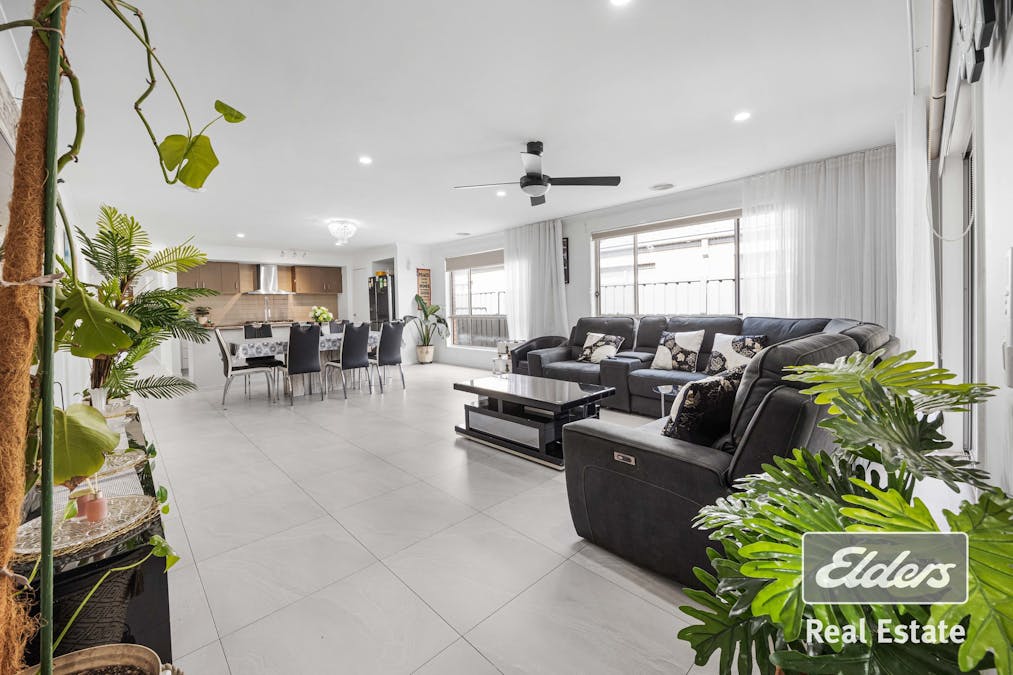 27 Willandra Boulevard, Harkness, VIC, 3337 - Image 5