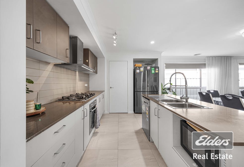 27 Willandra Boulevard, Harkness, VIC, 3337 - Image 14