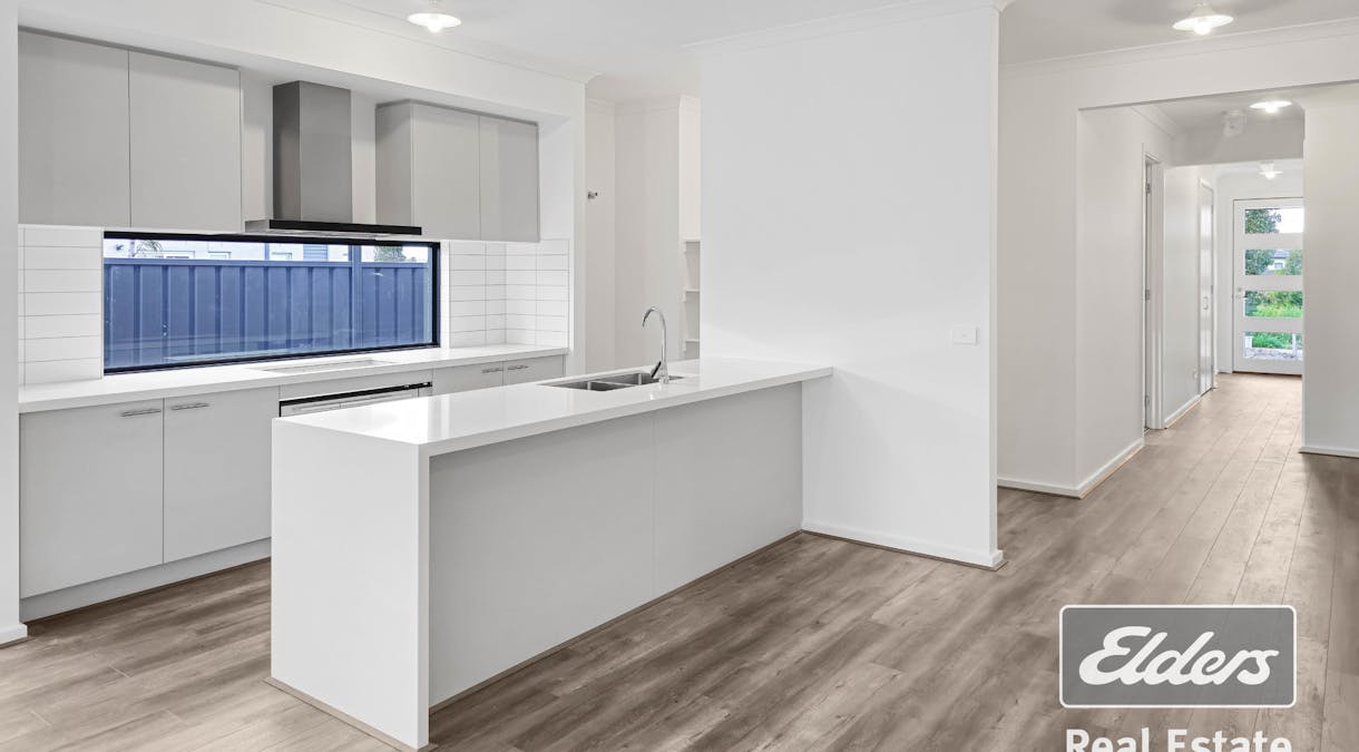 18 Uxbridge Street, Werribee, VIC, 3030 - Image 10