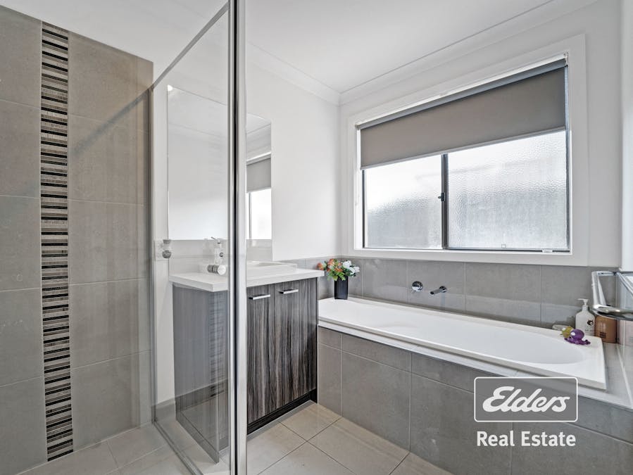 144 Hummingbird Boulevard, Tarneit, VIC, 3029 - Image 11