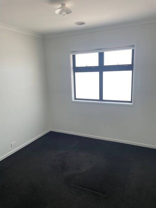 8 Centinela Street, Tarneit, VIC, 3029 - Image 2