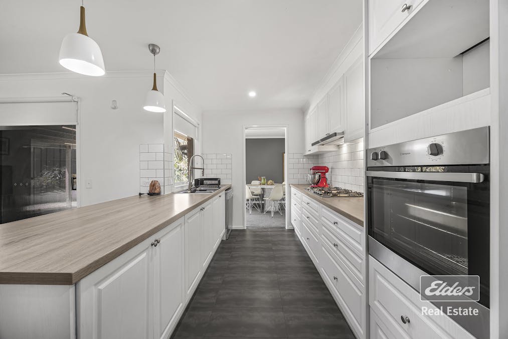 76 Whitsunday Drive, Hoppers Crossing, VIC, 3029 - Image 2