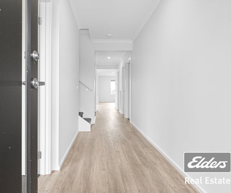 33 Molesworth Crescent, Donnybrook, VIC, 3064 - Image 3