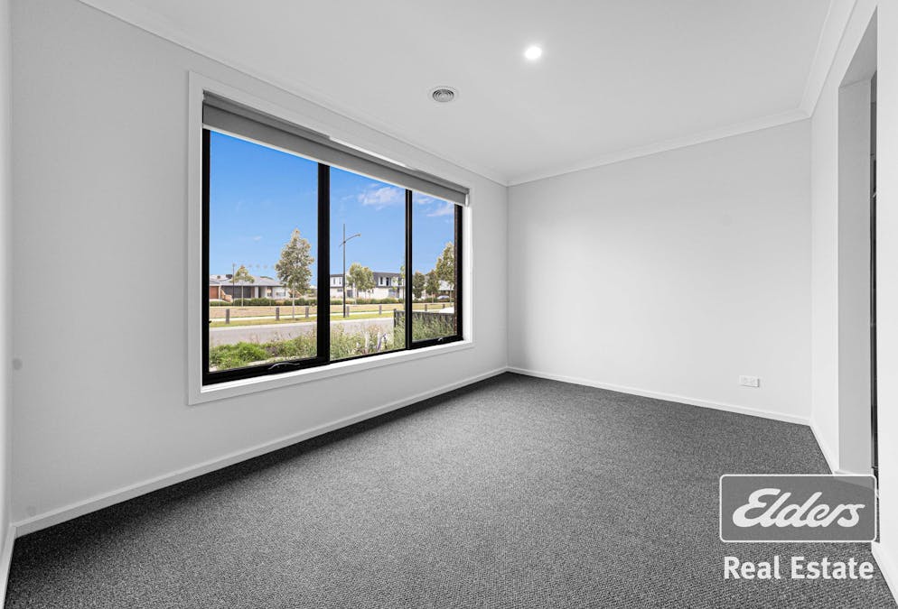 33 Molesworth Crescent, Donnybrook, VIC, 3064 - Image 11