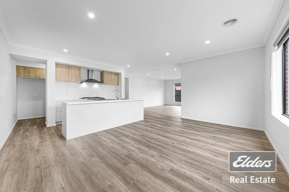 33 Molesworth Crescent, Donnybrook, VIC, 3064 - Image 6