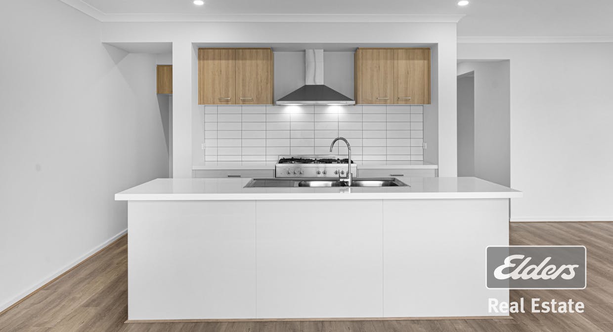 33 Molesworth Crescent, Donnybrook, VIC, 3064 - Image 8