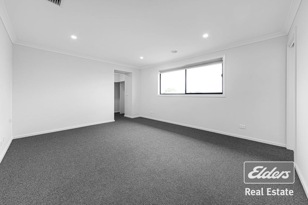 33 Molesworth Crescent, Donnybrook, VIC, 3064 - Image 13