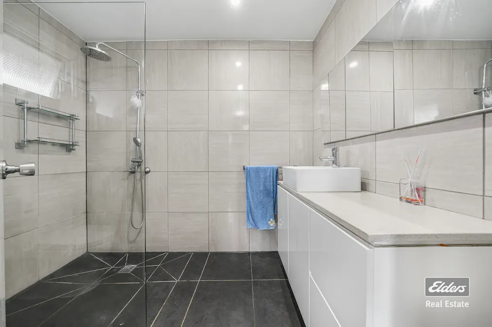 2 Earl Place, Melton West, VIC, 3337 - Image 13