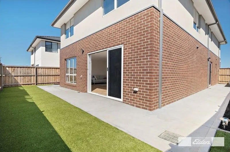 32 Otterham Way — photo 10 of 11