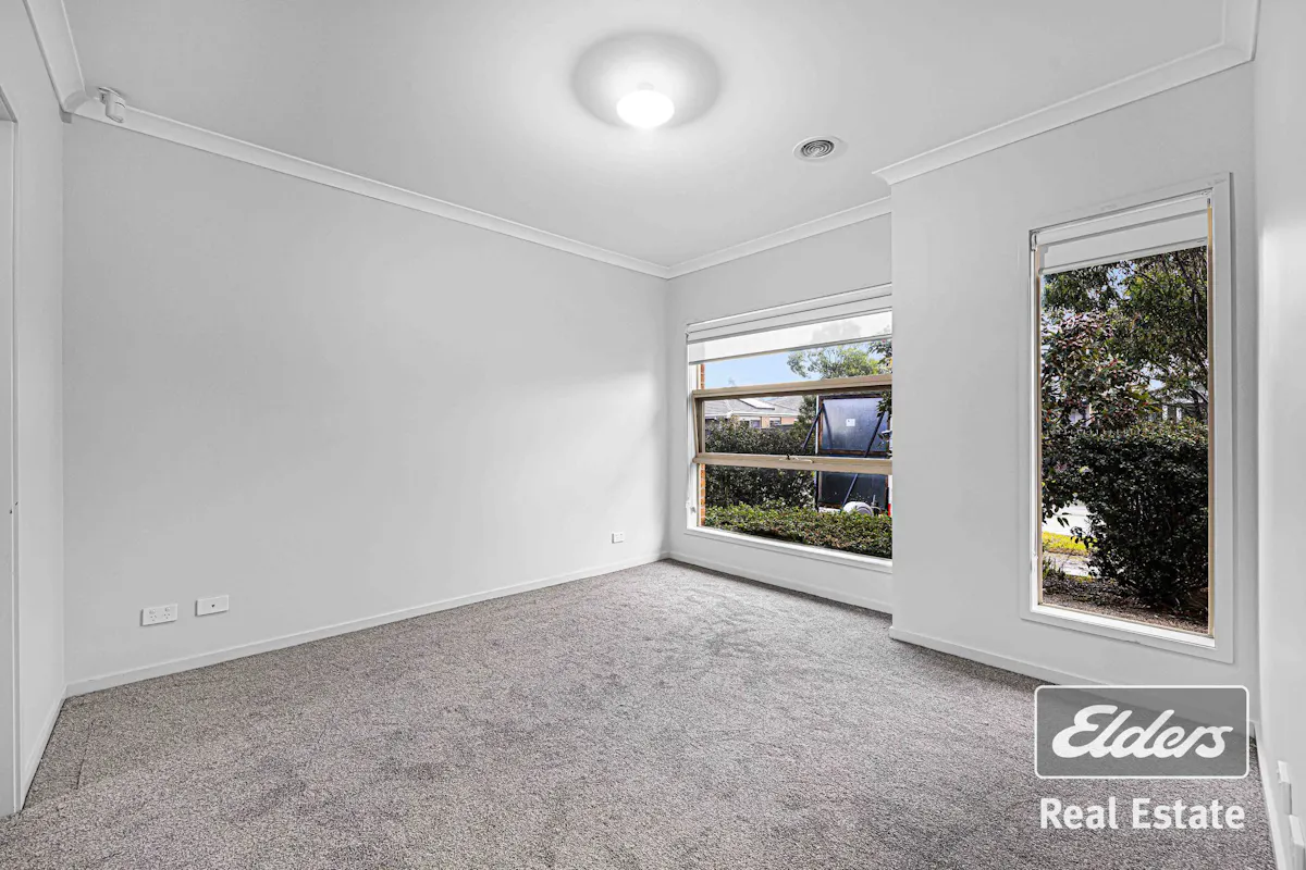 11 Pinebank Street — photo 8 of 15