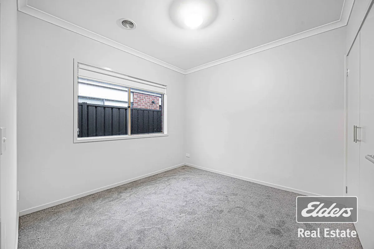 11 Pinebank Street — photo 9 of 15