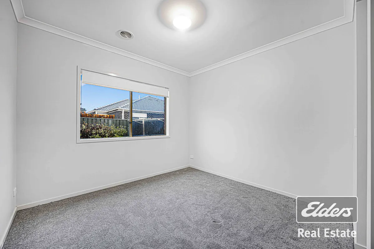 11 Pinebank Street — photo 10 of 15