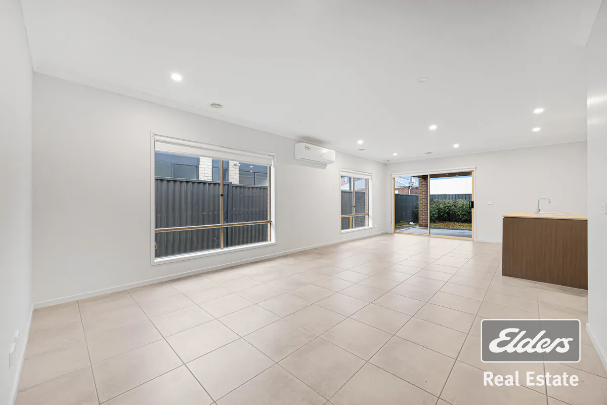11 Pinebank Street — photo 4 of 15