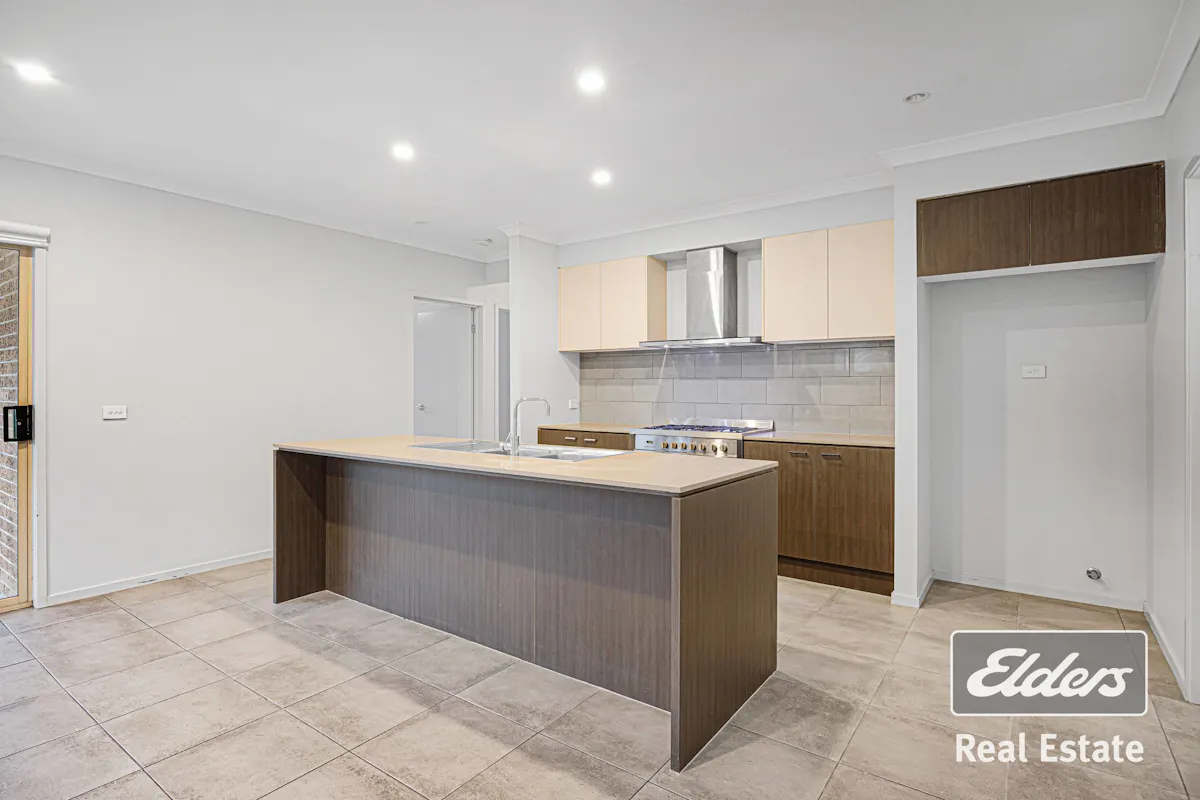 11 Pinebank Street — photo 6 of 15