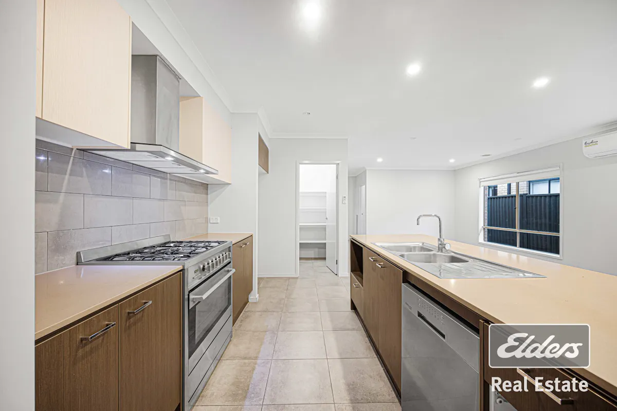 11 Pinebank Street — photo 7 of 15