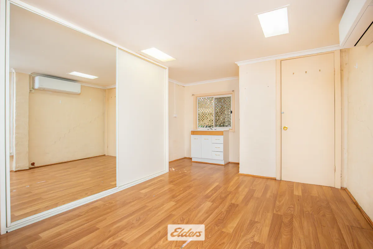 233 Deakin Avenue — photo 12 of 17