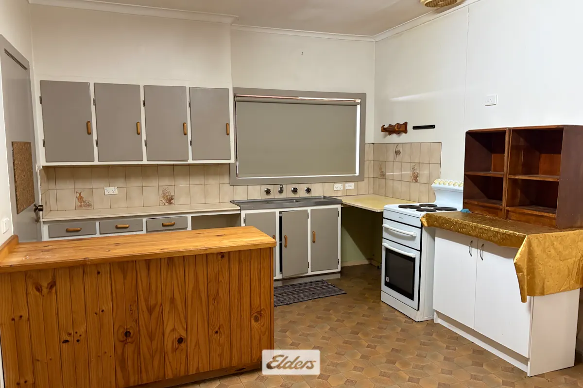 656 Anzac Road — photo 2 of 18