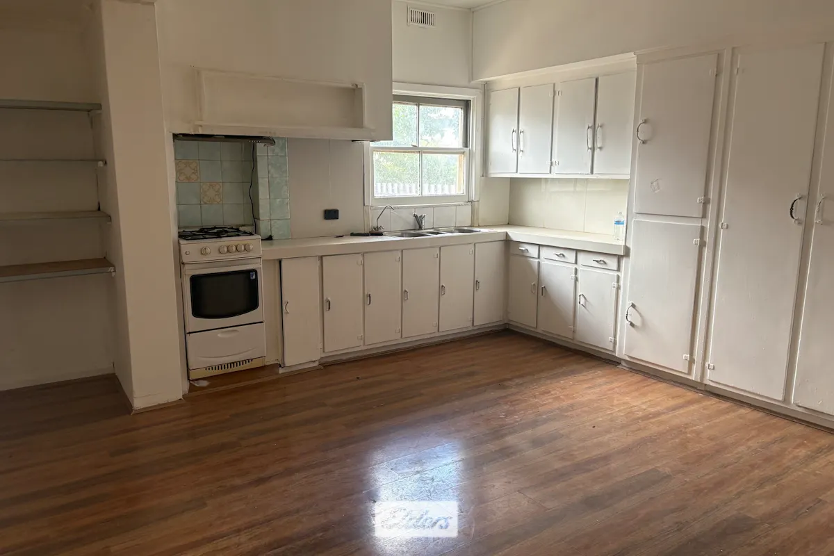 13 Warlen Avenue — photo 2 of 10
