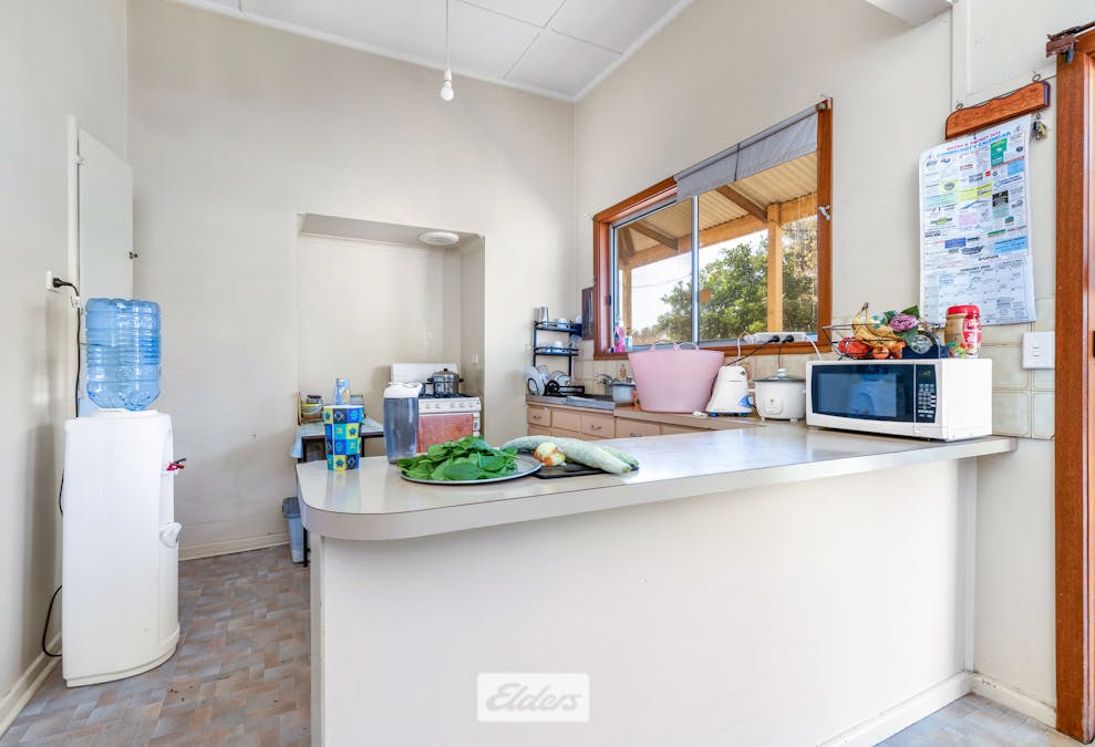 21 Farrell Street, Ouyen, VIC, 3490 - Image 2