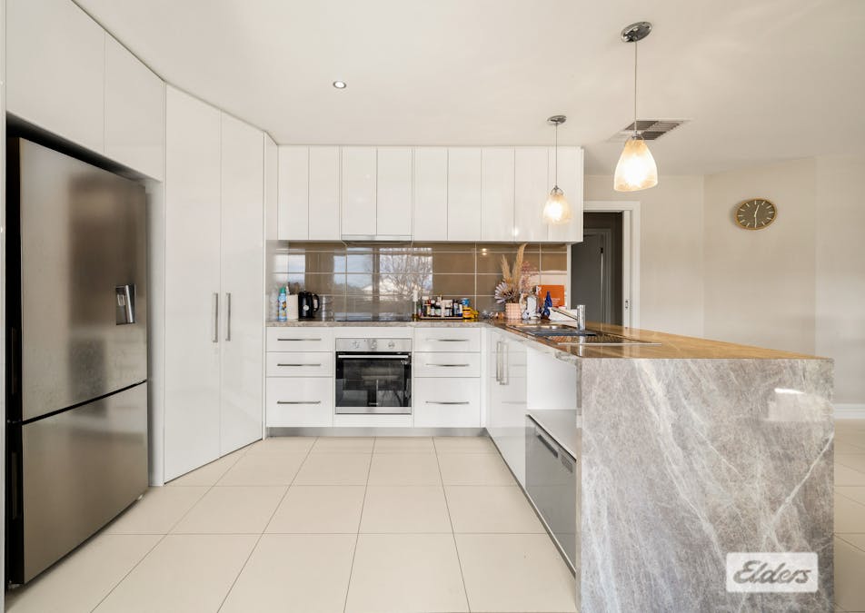 12 Loames Street, Wodonga, VIC, 3690 - Image 2