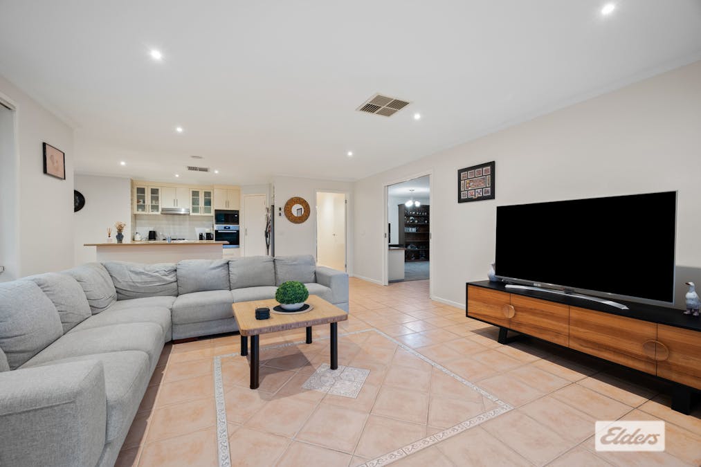 24 Donnington Drive, Wodonga, VIC, 3690 - Image 8