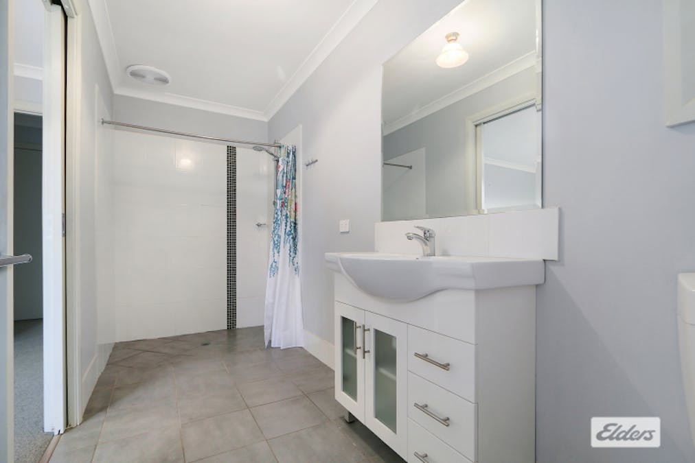 18 Oakmont Circuit, West Wodonga, VIC, 3690 - Image 5