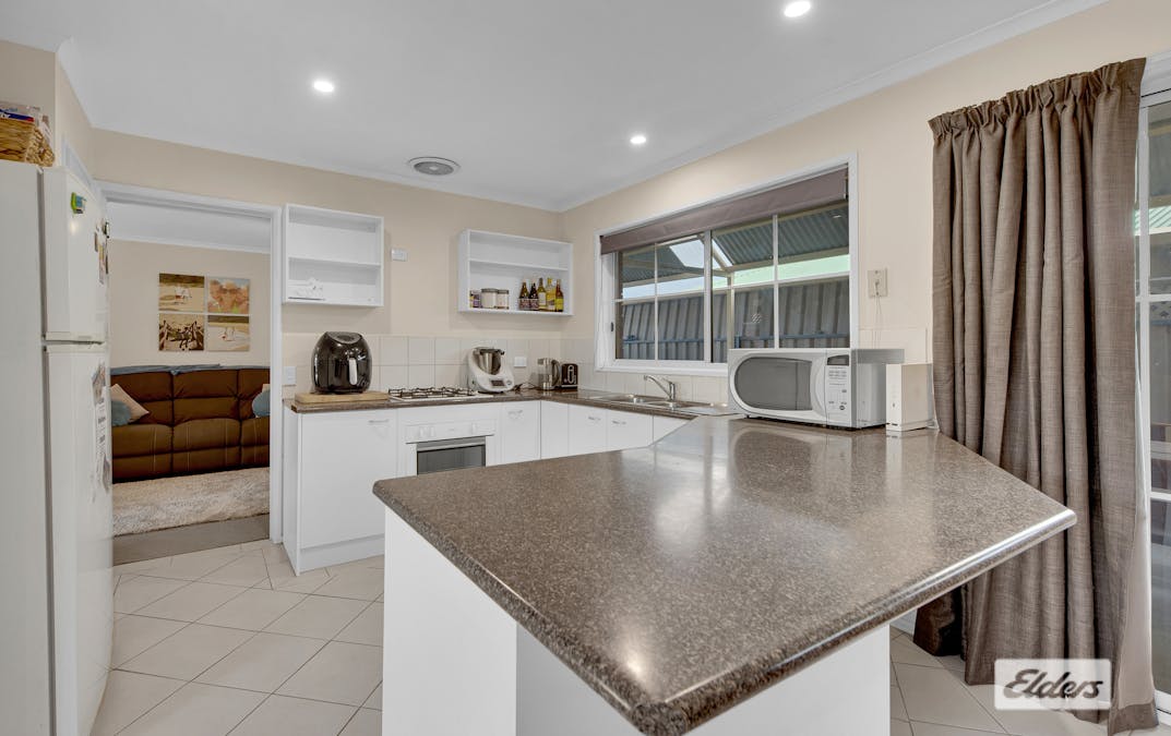 9 Dundee Drive, West Wodonga, VIC, 3690 - Image 3
