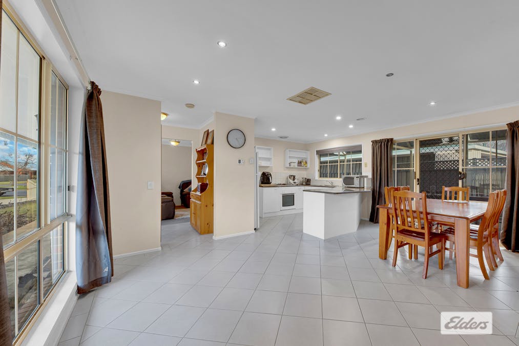 9 Dundee Drive, West Wodonga, VIC, 3690 - Image 4