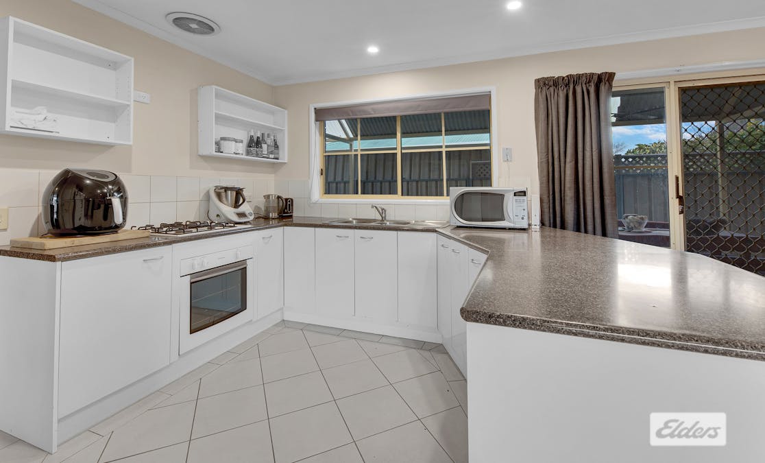 9 Dundee Drive, West Wodonga, VIC, 3690 - Image 2