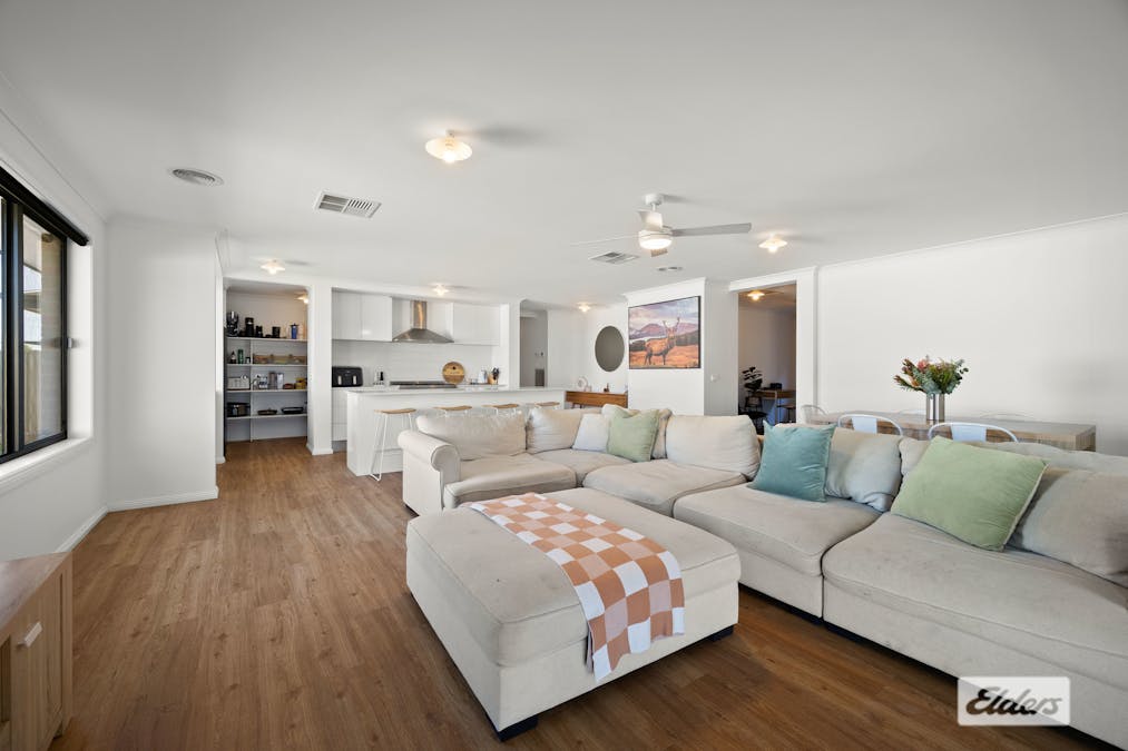 8 Avenel Circuit, Wodonga, VIC, 3690 - Image 12