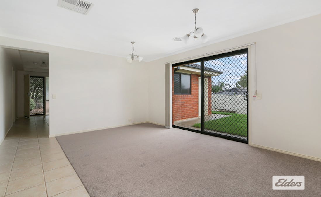 21 Carnoustie Avenue, West Wodonga, VIC, 3690 - Image 2