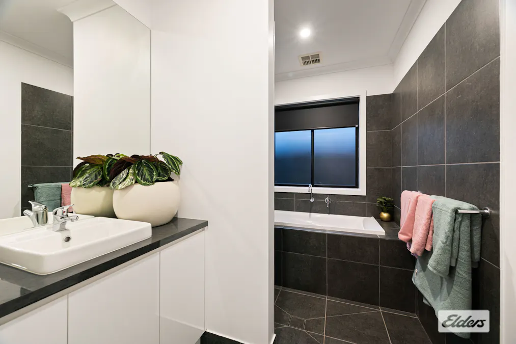 20 Hampshire Boulevard, Leneva, VIC, 3691 - Image 13