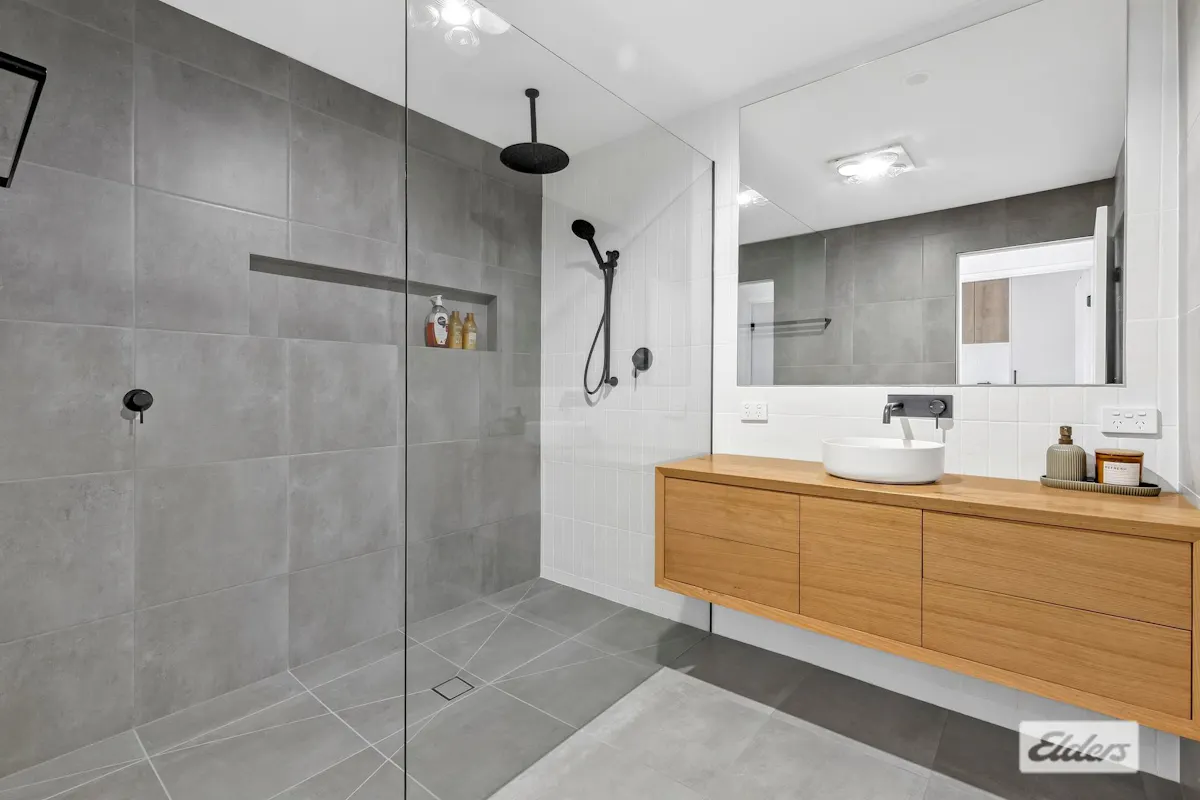 6 Benn Crescent — photo 8 of 15