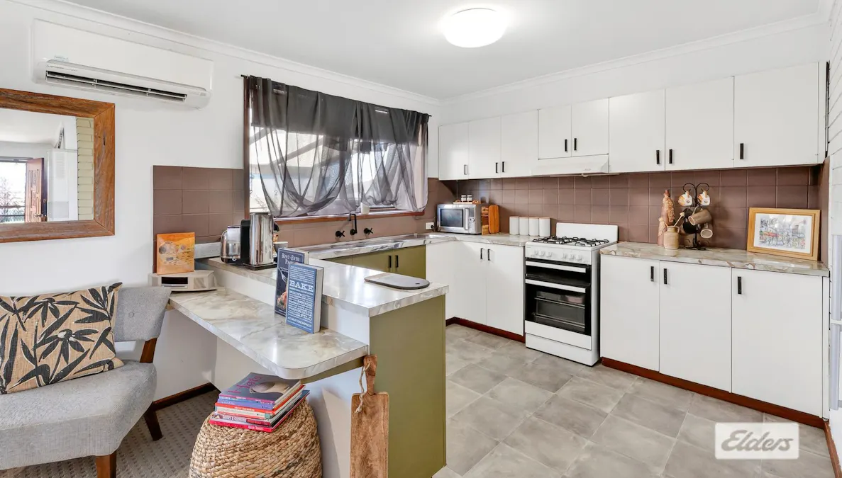 2/17 Angus Avenue, West Wodonga, VIC, 3690 - Image 2